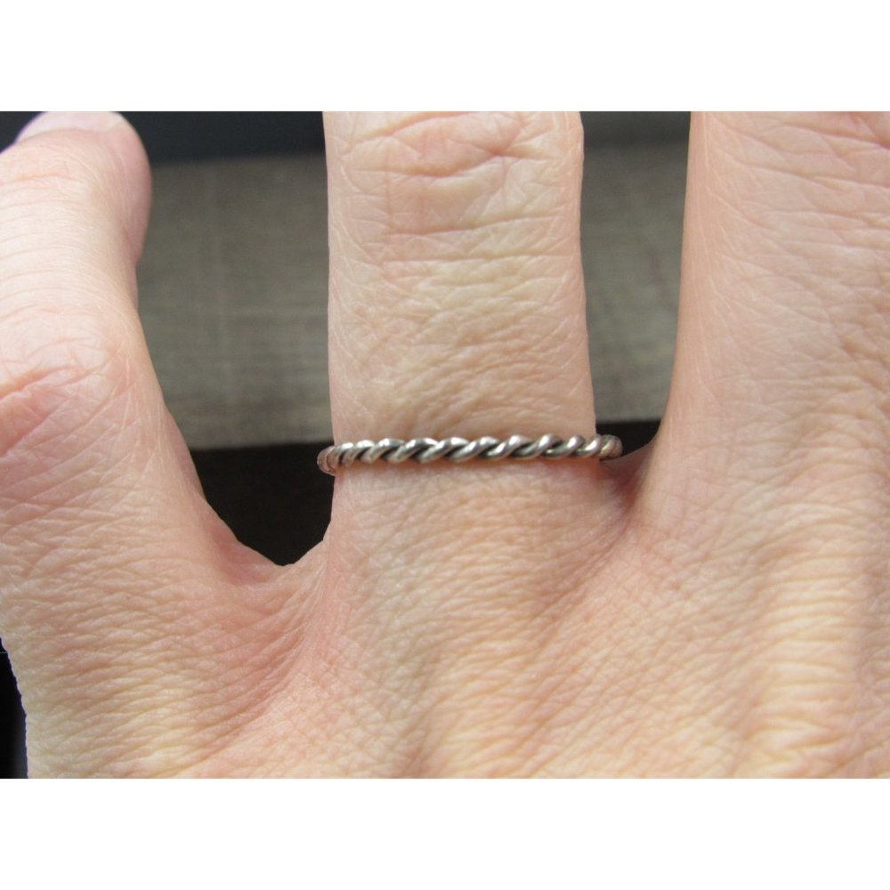 Size 7 Sterling Silver Rustic Thin Braid Band Rin… - image 2